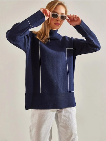 Bianco Lucci Sweater in Blue