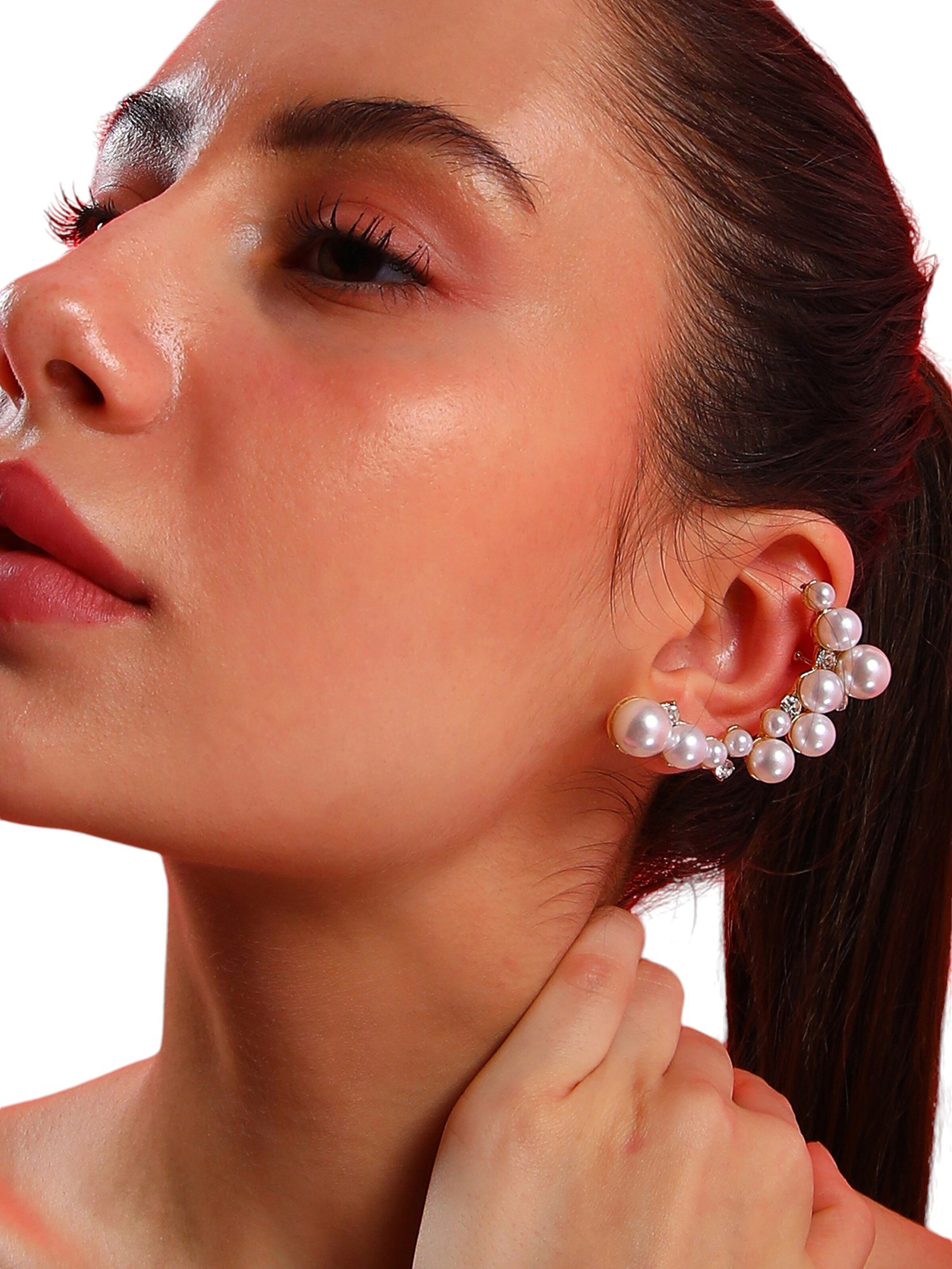 SOHI Kõrvarõngas, värv valge: eest vaates