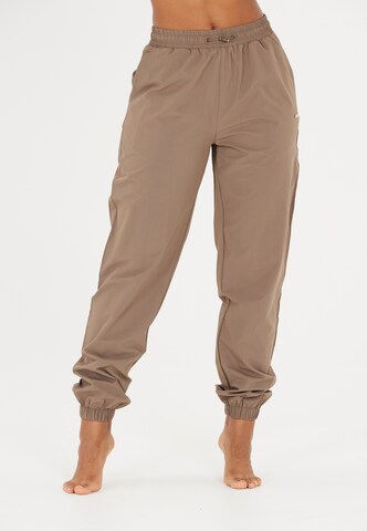 Athlecia Tapered Hose 'Hero' in Grün: Vorderseite
