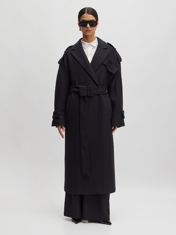 Manteau mi-saison 'Eilika' EDITED en noir