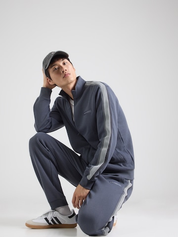 EA7 Emporio Armani Tréningový komplet - Modrá