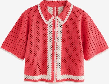 Next Pusero värissä punainen: etupuoli