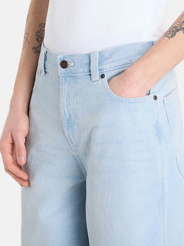 DICKIES Slimfit Broek 'DICKIES 958 13 IN LSE SHORT JEAN BERMUDA' in Blauw