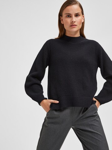 Pull-over 'Leslie' Selected Femme Petite en noir