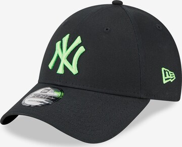 NEW ERA Cap in Black: front