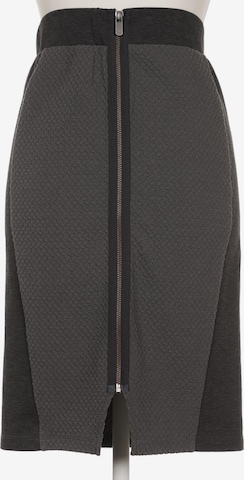 Sandwich Skirt in S in Grey: front