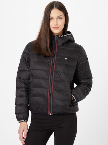 Tommy Jeans Regular Jacke in Schwarz: predná strana