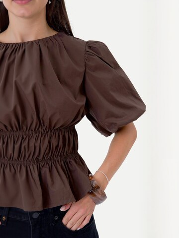 TEESHOPPEN Top ' Valentina ' in Bruin