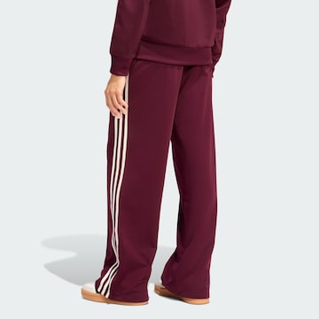ADIDAS ORIGINALS - Loosefit Pantalón 'Firebird' en rojo