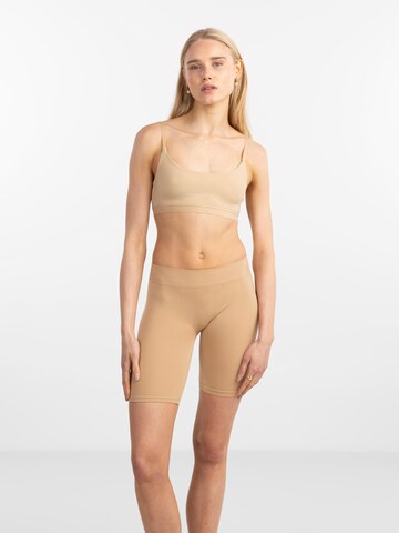 T-shirt Reggiseno 'Namee' di PIECES in beige