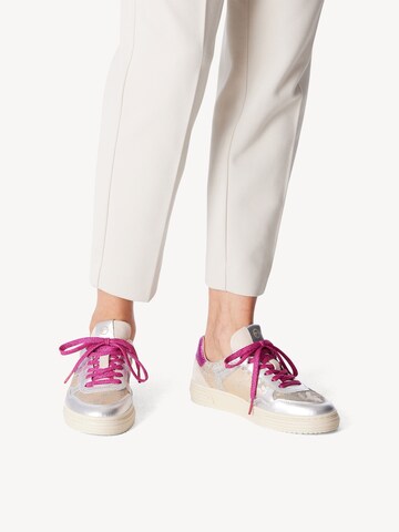 Tamaris Sneakers laag in Beige