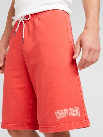 Tommy Jeans Regular Shorts in Rot