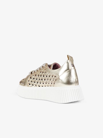Sneaker bassa di Lorenzo Mari in oro