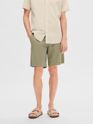 SELECTED HOMME - Regular Calças chino 'Bill' em verde: frente