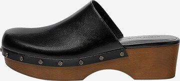 Pull&Bear Clogs in Black