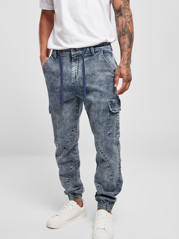 Urban Classics Tapered Cargo Jeans in Blue: front