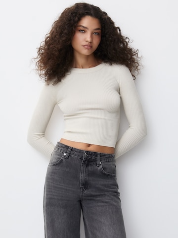 Pull&Bear Sweater in Beige: front