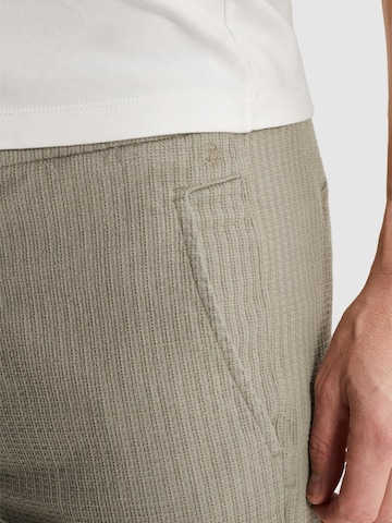 CAST IRON - regular Pantalón 'Regular fit chino shorts' en verde