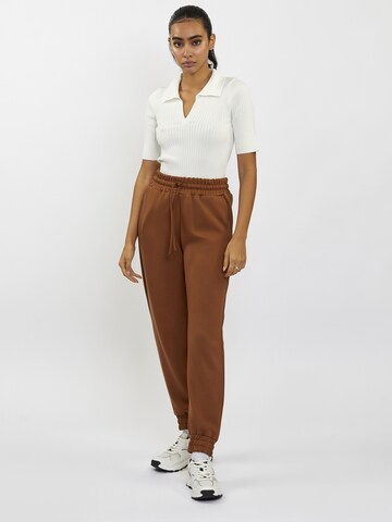 Effilé Pantalon FRESHLIONS en marron
