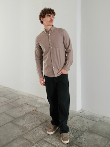 TEESHOPPEN - Ajuste regular Camisa ' Flannel ' en beige: frente