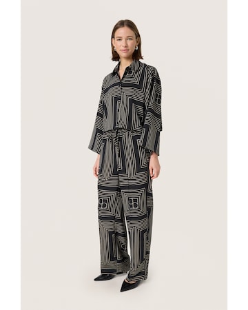 SOAKED IN LUXURY Shirt in Zwart