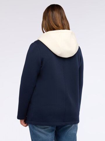 Cappotto invernale di Fiorella Rubino in blu