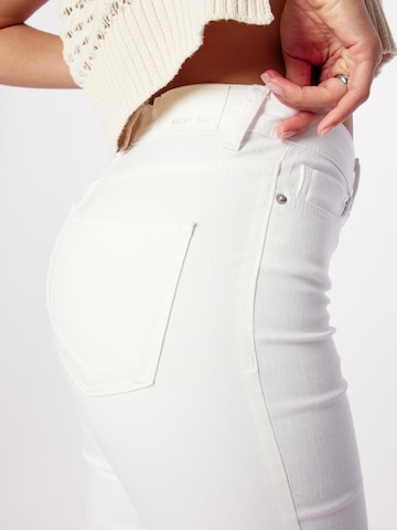 Noisy may Flared Jeans 'SALLIE' in White