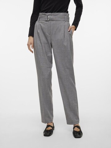 VERO MODA Regular Trousers in Grey: front