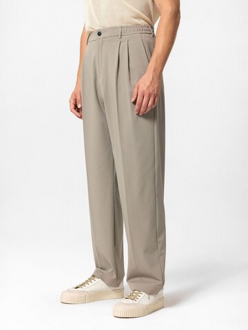 Antioch Regular Trousers with creases 'Mirko' in Green