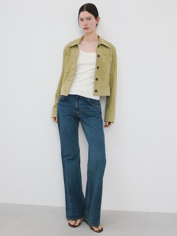 Top brodat 'MARX' de la MANGO pe bej