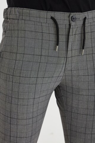 !Solid - Slimfit Calças 'TRAVIS' em cinzento