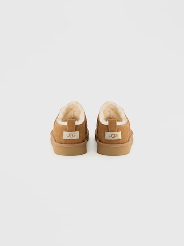 UGG Боти 'Classic' в кафяво