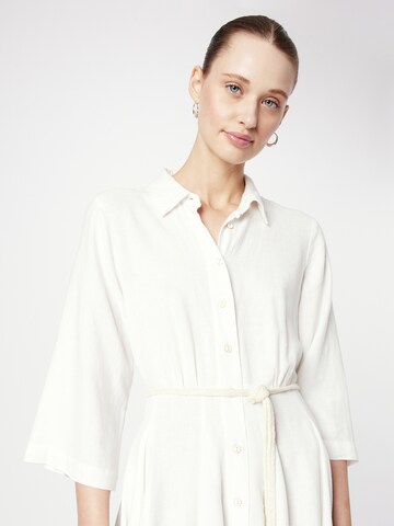 Robe-chemise River Island en blanc