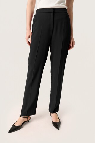 SOAKED IN LUXURY Regular Trousers with creases 'Shirley' in Black: front