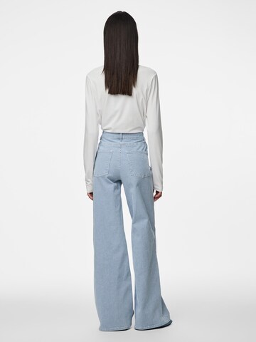 PIECES Wide Leg Jeans 'PCBillo' i blå