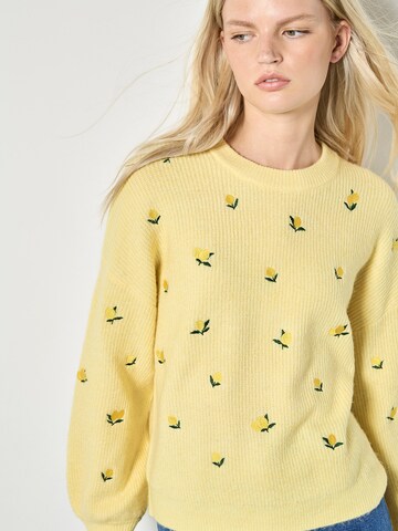 Pull-over ' ' Apricot en jaune