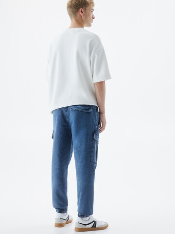 Pull&Bear Tapered Cargojeans in Blauw