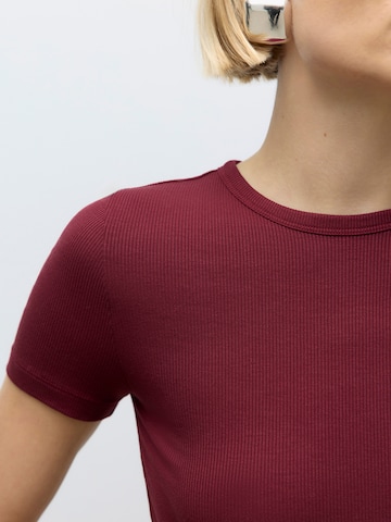 Aware Shirt 'AWIRWINA' in Red