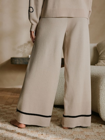 B by Ted Baker Широкий Штаны в Бежевый