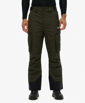 Superdry Regular Functionele broek in Groen: voorkant