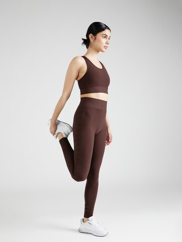 Hummel Bustier Urheilurintaliivit 'Focus Seamless' värissä ruskea