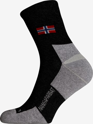 NANGAPARBAT Socks in Black: front