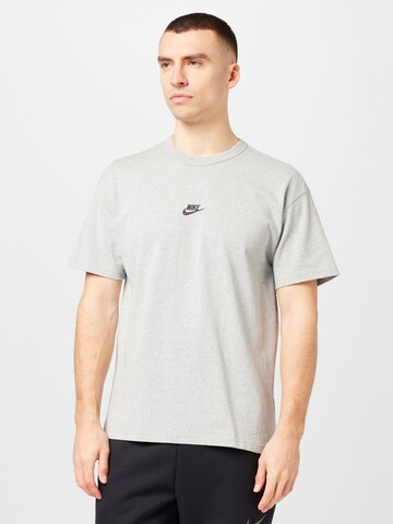 Nike Sportswear T-shirt 'Premium Essentials' i grå: framsida