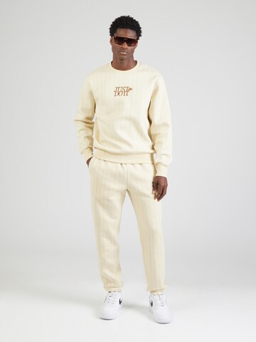 Nike Sportswear - Sudadera 'CLUB' en amarillo