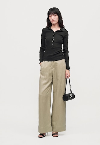 Calvin Klein - Mala de ombro em preto: frente