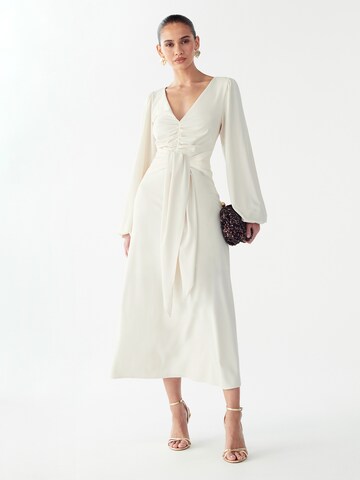 Willa Večerné šaty 'Gwen' - Biela