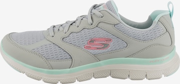 SKECHERS Sneaker in Grau