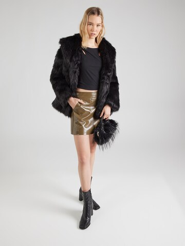 Top di GUESS in nero