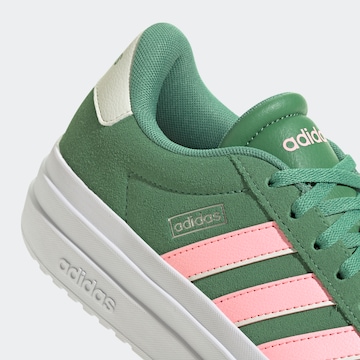 ADIDAS SPORTSWEAR Σνίκερ χαμηλό 'VL Court Bold﻿' σε πράσινο