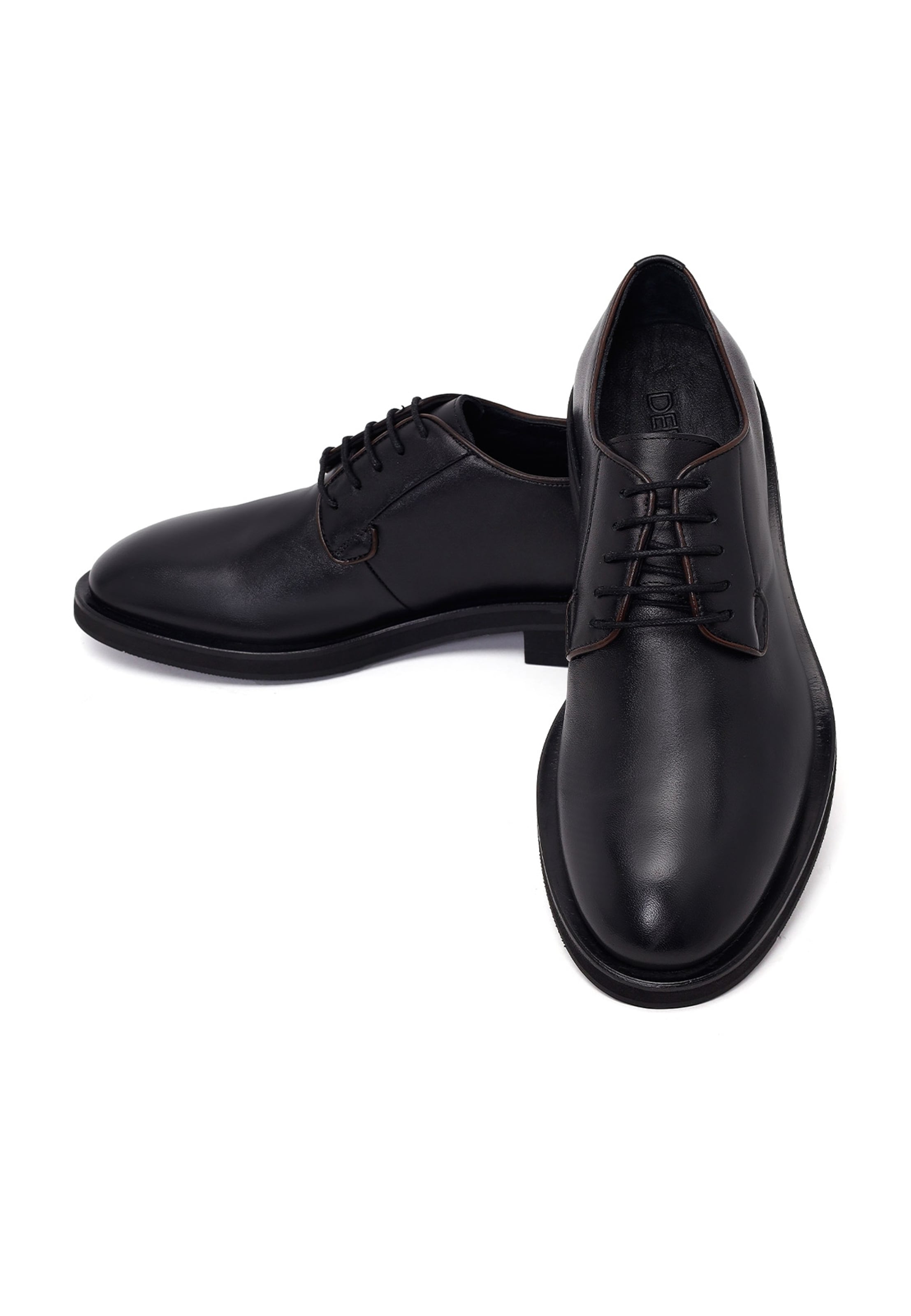 Derimod - Zapatos con cordón en negro